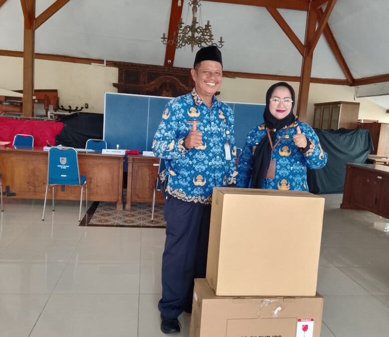 Desa Cisuru Sabet Penghargaan Pelunasan PBB-P2 Tercepat Kedua se-Cipari, Raih PC dan Printer dari BAPENDA Cilacap