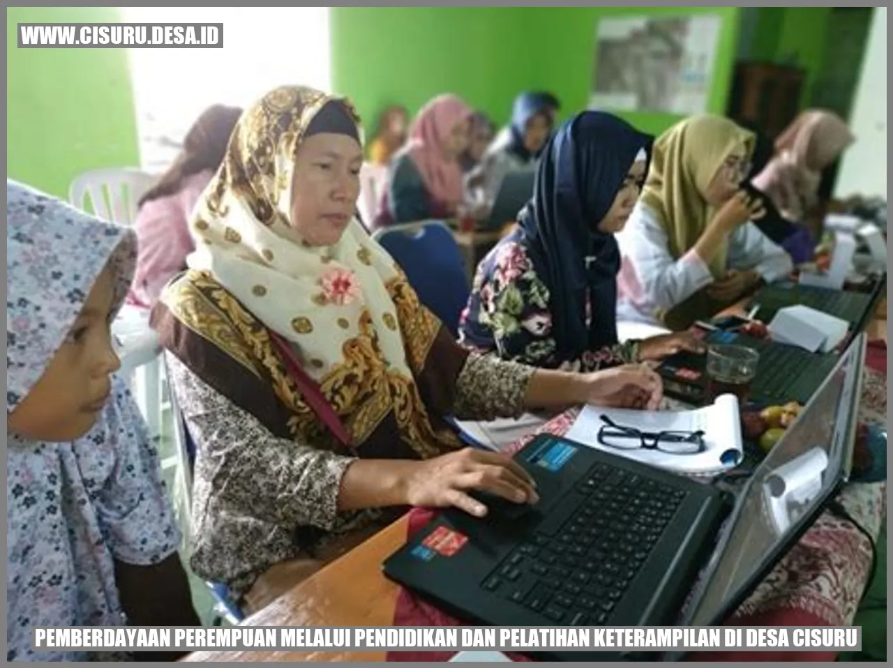 Pemberdayaan Perempuan melalui Pendidikan dan Pelatihan Keterampilan di Desa Cisuru